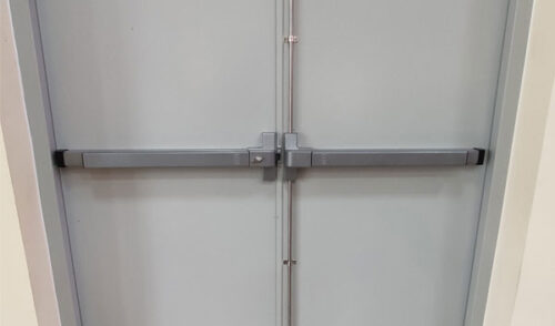 Thanh thoát hiểm dành cho cửa đôi